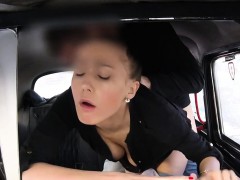 Pretty Nicole blasts inside the taxi
