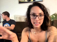 Webcam skinny brunette plays her squirt pussy