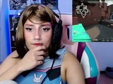 Amateur brunette double toying on webcam